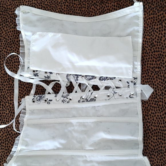 Corset - Picture 6 of 8